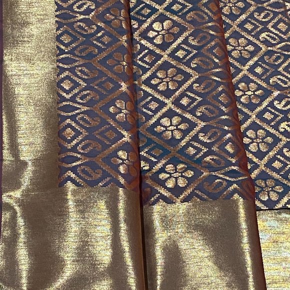 Banarasi silk sari in Gray (dual toned) - Picture 9 of 9
